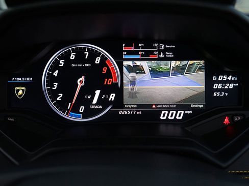 Used 2017 Lamborghini Huracan LP 610-4 image 7