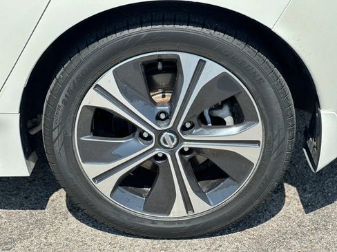 Used 2018 Nissan Leaf SL w/ SL Technology Package FWD image 25