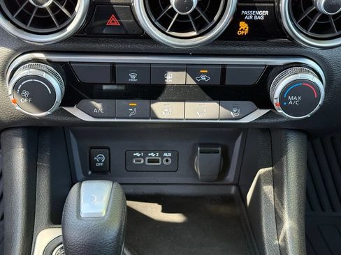 Used 2024 Nissan Sentra SV FWD image 19
