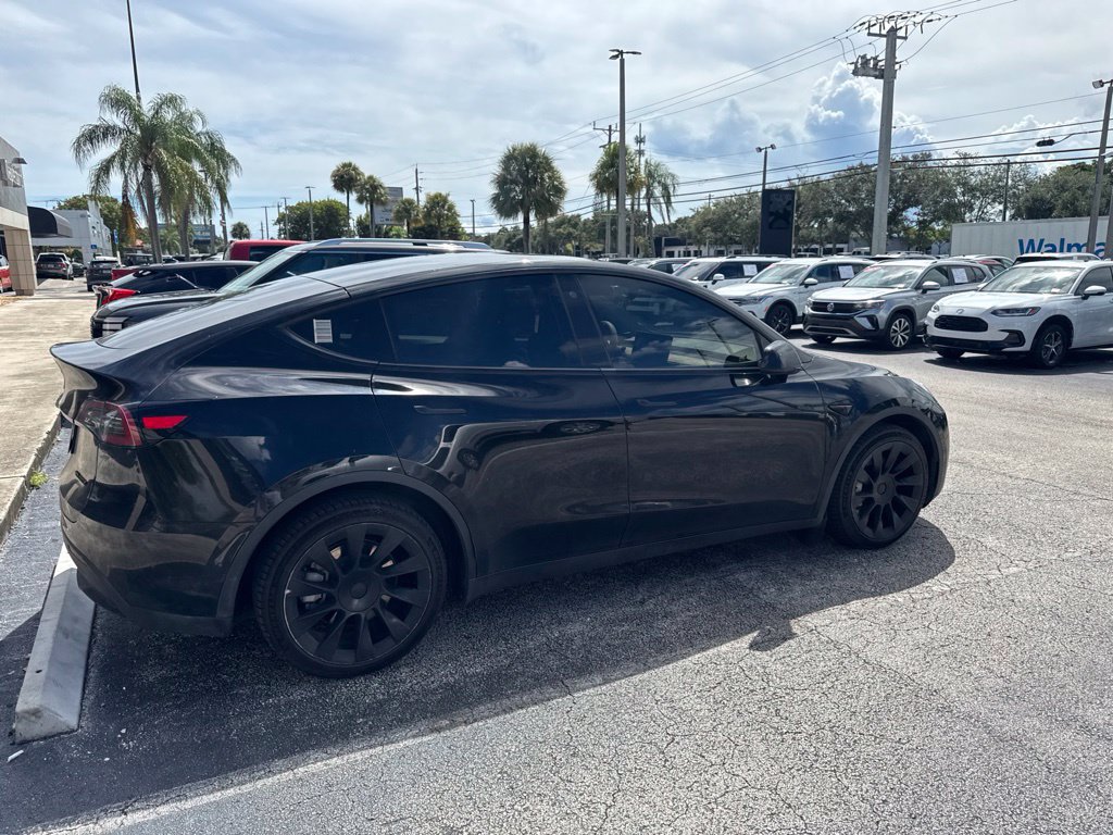 Used 2022 Tesla Model Y Long Range AWD/4WD image 6