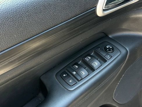 Used 2021 Jeep Grand Cherokee Laredo X RWD image 25