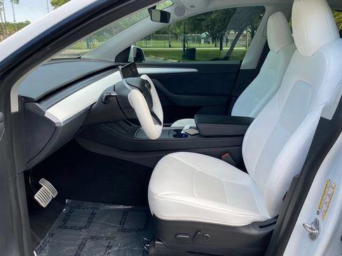 Used 2023 Tesla Model Y Performance AWD/4WD image 16