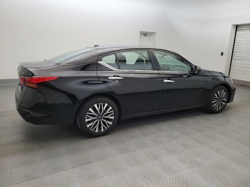 Used 2024 Nissan Altima 2.5 SV FWD image 10