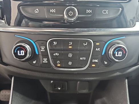 Used 2023 Chevrolet Traverse LT FWD image 29