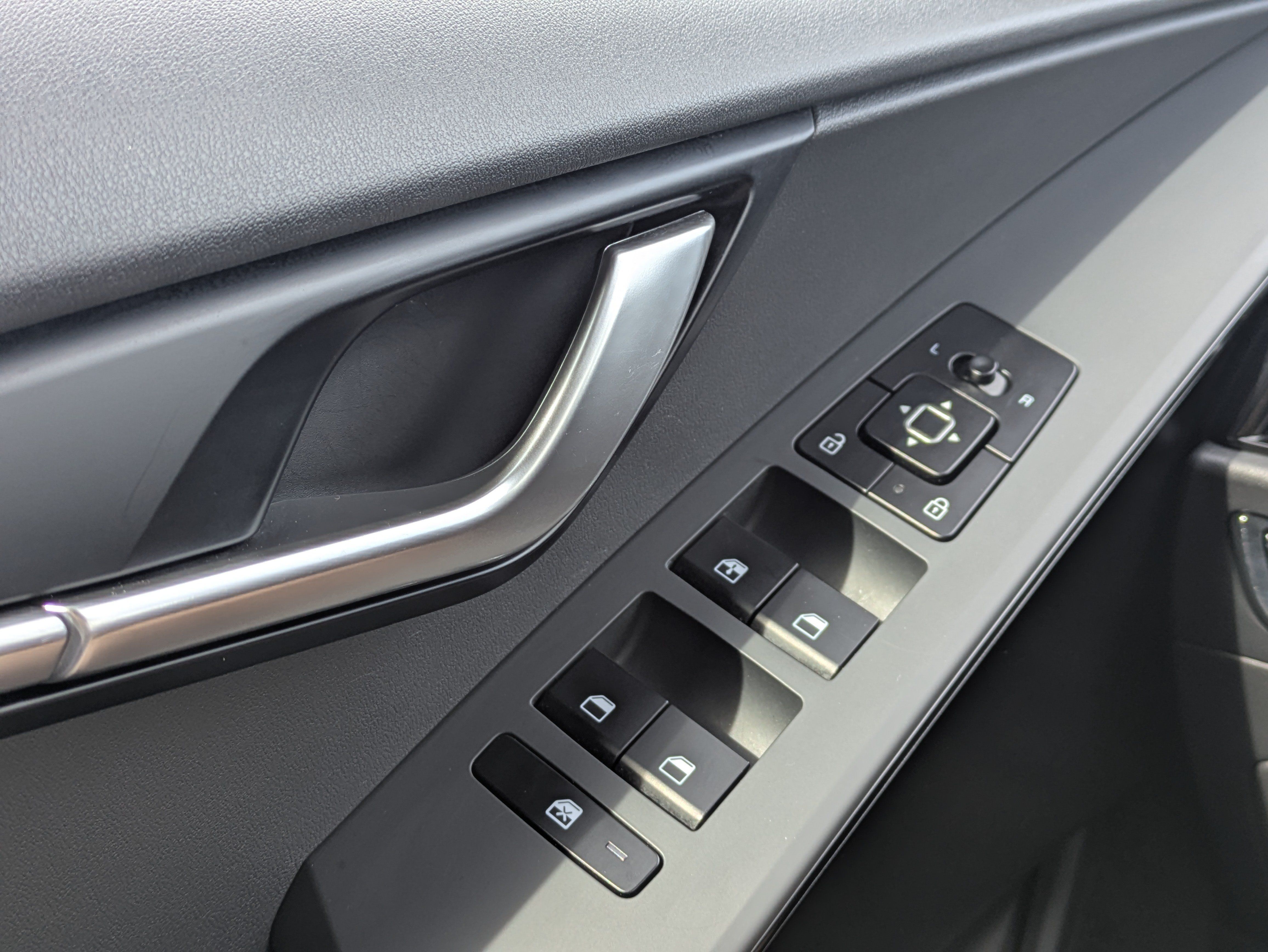 Certified 2025 Kia Niro LX FWD image 27