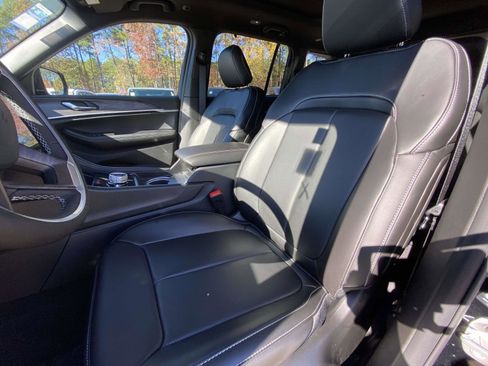 New 2025 Jeep Grand Cherokee Limited w/ Luxury Tech Group II image 8