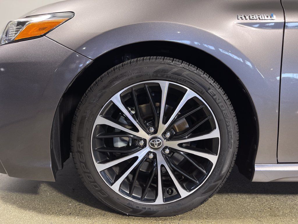 Certified 2020 Toyota Camry SE w/ Sunroof Package FWD image 11