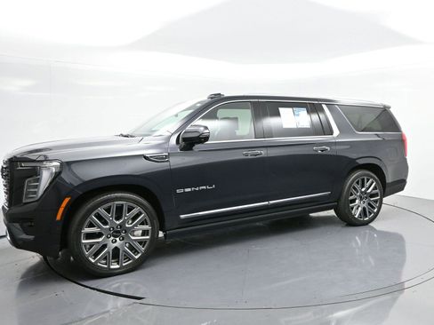 Used 2025 GMC Yukon XL Denali Ultimate w/ LPO, Floor Liner Package image 3