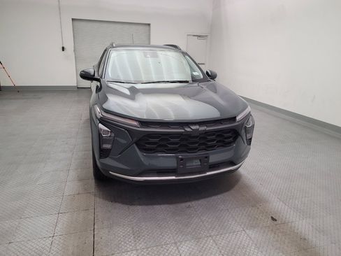 Used 2025 Chevrolet Trax LT w/ LT Convenience Package FWD image 14