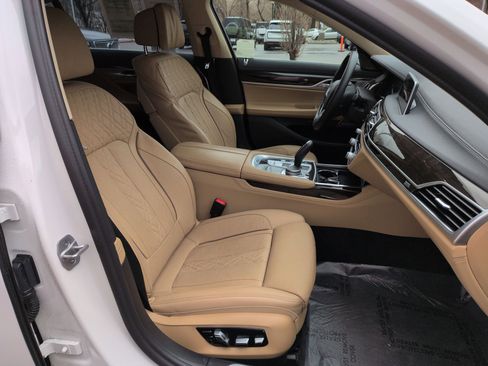 Used 2022 BMW 750i xDrive image 30