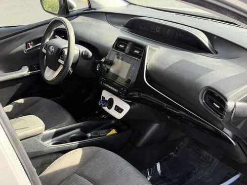 Used 2017 Toyota Prius Two image 19