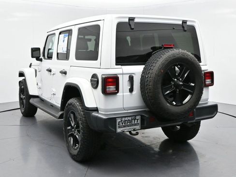 Used 2023 Jeep Wrangler Unlimited Sahara AWD/4WD image 5