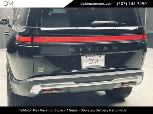 Used 2025 Rivian R1S Premium image 16