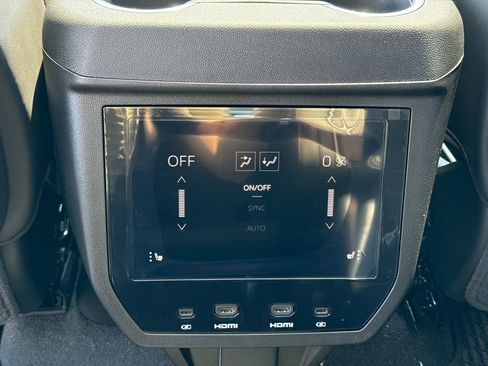 New 2026 GMC Yukon Denali Ultimate AWD/4WD image 31