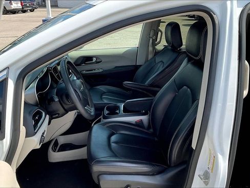 Used 2023 Chrysler Pacifica Touring-L FWD image 22