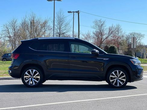 Used 2022 Volkswagen Taos SE FWD image 6