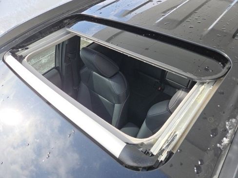 Used 2022 Toyota Corolla Cross XLE image 9