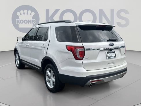Used 2017 Ford Explorer XLT w/ Equipment Group 202A AWD/4WD image 8