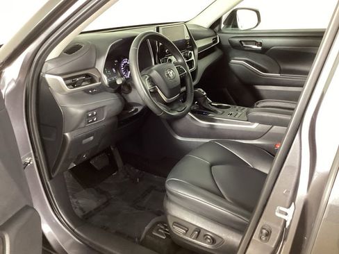 Used 2024 Toyota Highlander XLE AWD/4WD image 33