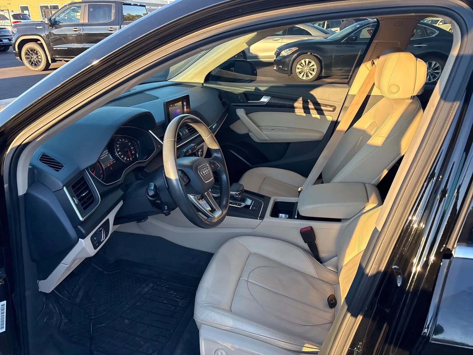 Used 2020 Audi Q5 2.0T Premium w/ Convenience Package AWD/4WD image 4