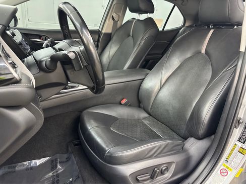 Used 2019 Toyota Camry XSE w/ Driver Assist Package image 13