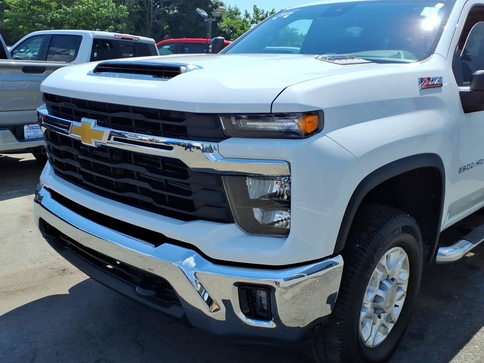 Used 2025 Chevrolet Silverado 2500 LT AWD/4WD image 7
