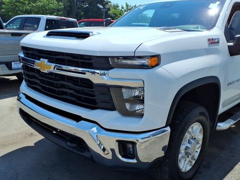 Used 2025 Chevrolet Silverado 2500 LT AWD/4WD image 7
