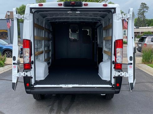 Used 2025 RAM ProMaster 2500 w/ U-Haul Equipment Group FWD image 9
