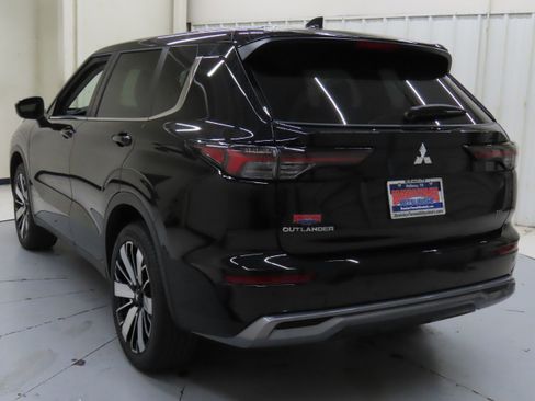 New 2025 Mitsubishi Outlander SE image 5