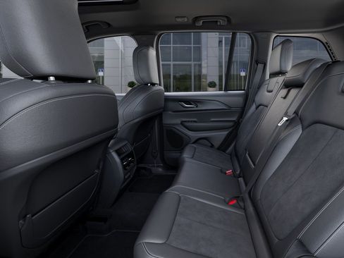 New 2025 Jeep Grand Cherokee Altitude image 24