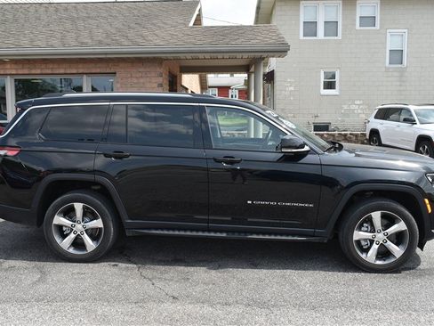 Used 2022 Jeep Grand Cherokee L Limited AWD/4WD image 2