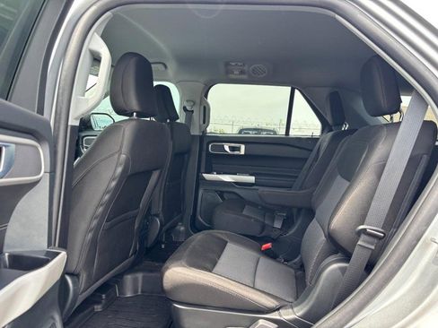 Used 2023 Ford Explorer XLT AWD/4WD image 14