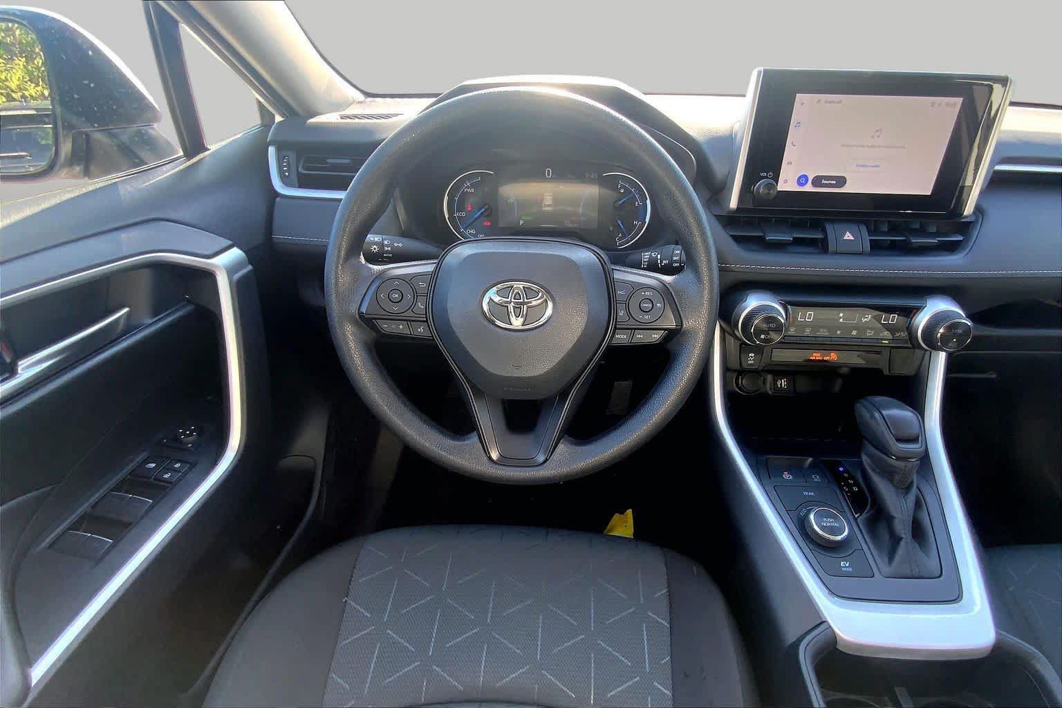 Used 2025 Toyota RAV4 XLE w/ Convenience Package AWD/4WD image 4