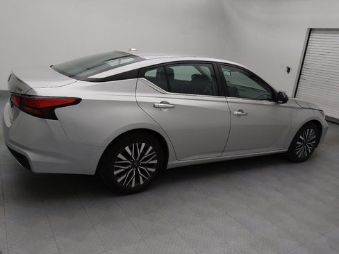 Used 2024 Nissan Altima 2.5 SV image 10