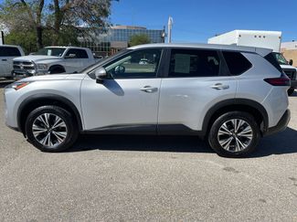 Used 2022 Nissan Rogue SV image 1