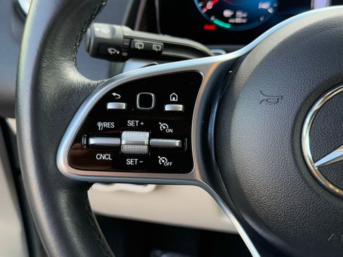 Used 2023 Mercedes-Benz EQB 300 4MATIC image 27