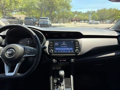 Used 2021 Nissan Kicks SV FWD image 22