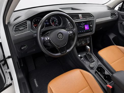 Used 2018 Volkswagen Tiguan SE w/ Panoramic Sunroof Package AWD/4WD image 9