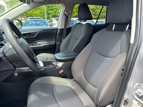 Used 2023 Toyota RAV4 LE FWD image 15