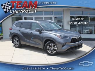 Used 2022 Toyota Highlander XLE AWD/4WD video 1