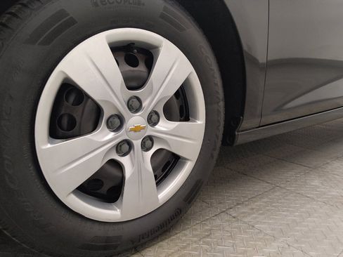 Used 2018 Chevrolet Cruze LS FWD image 31