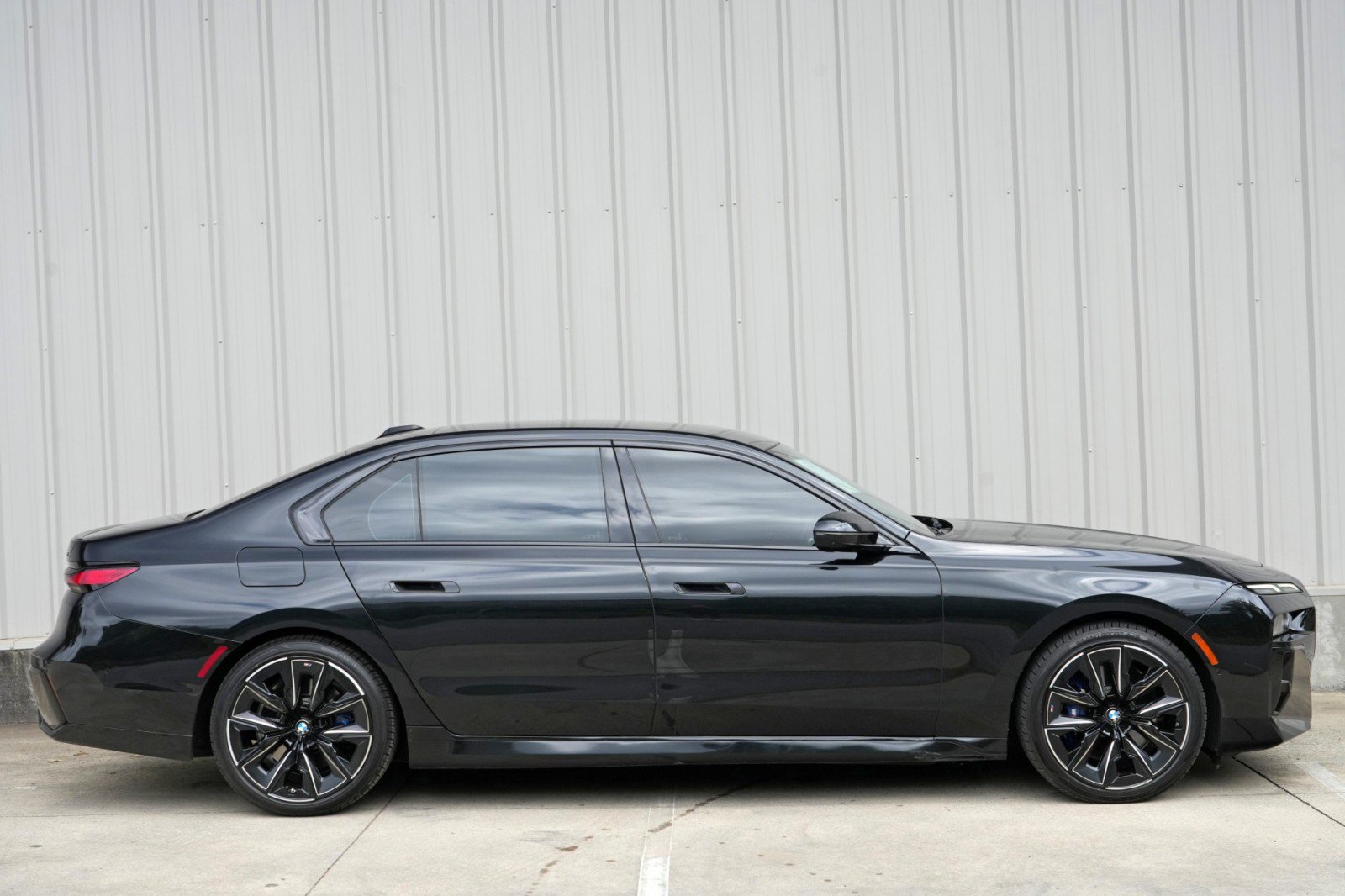 Used 2023 BMW 740i w/ Parking Assistance Package RWD image 57