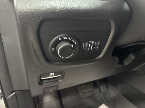 Used 2021 Jeep Grand Cherokee L Altitude image 16