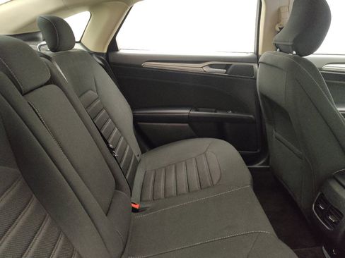 Used 2019 Ford Fusion SE image 19