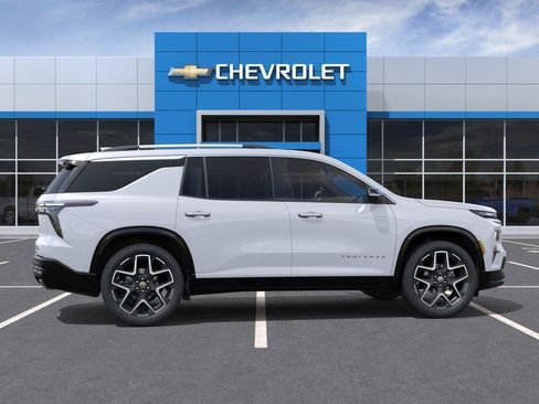 New 2026 Chevrolet Traverse High Country w/ LPO, Floor Liner Package FWD image 5