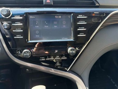 Used 2018 Toyota Camry XLE image 21