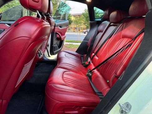 Used 2018 Maserati Levante image 39