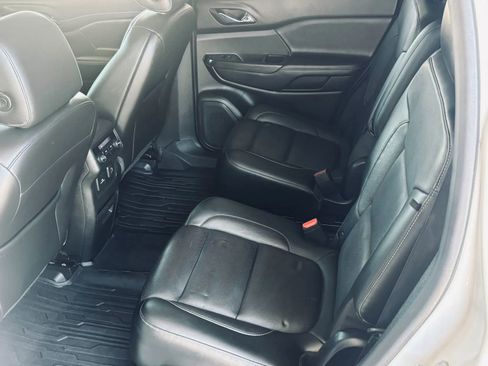 Used 2019 GMC Acadia SLT w/ LPO, Floor Liner Package AWD/4WD image 23