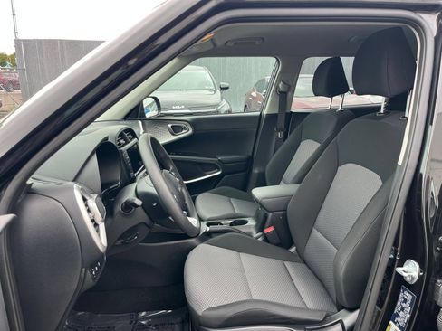 Used 2025 Kia Soul LX w/ LX Technology Package FWD image 29