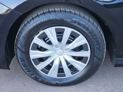 Used 2022 Toyota Camry LE image 21